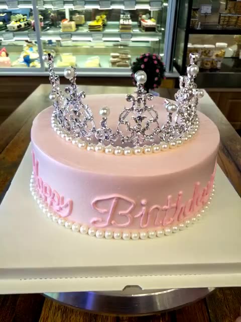 女王皇冠蛋糕走一个,祝美女生日快乐! 3年前