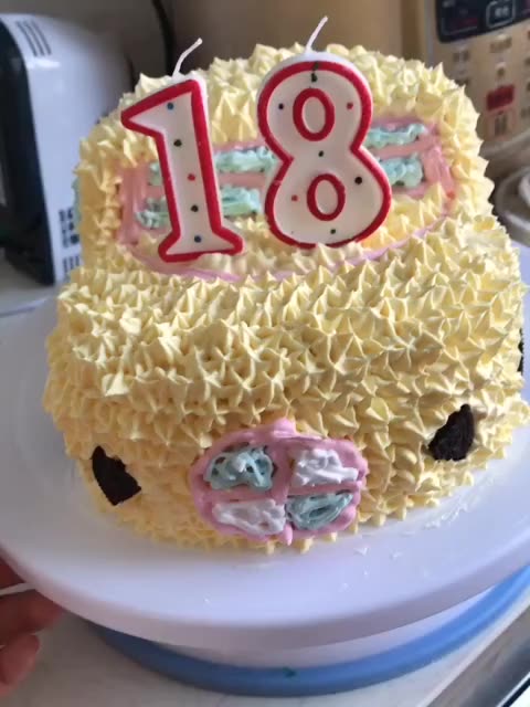 老弟 生日快乐 第一次做的小汽车蛋糕送给你 2年前
