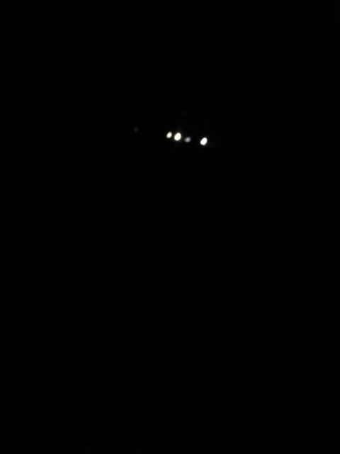 漆黑的夜晚车坏在高速上了就差一公里就是苏宏图出口了