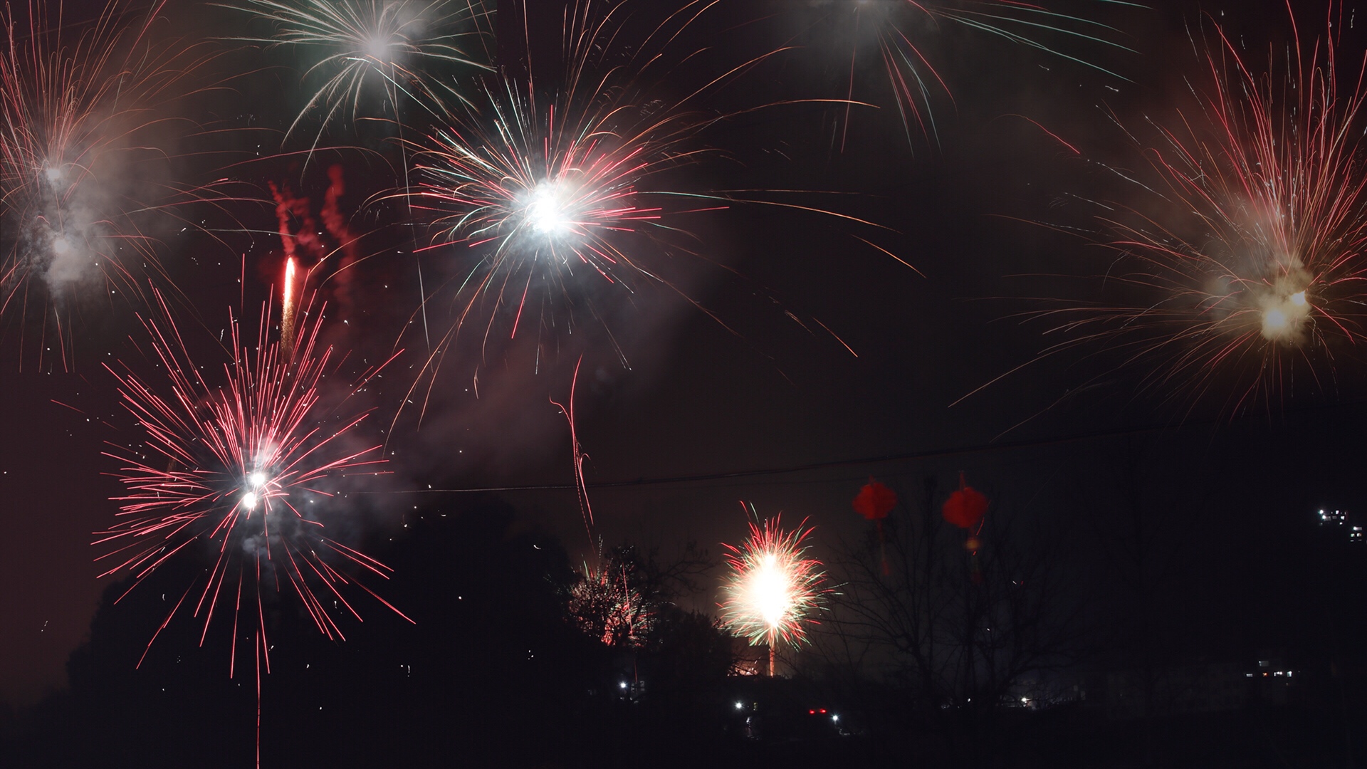 昨晚拍的烟花,给大家拜年了!祝各位老铁新年快乐!