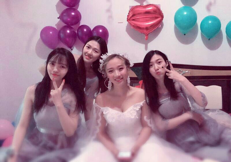 女人一定要有几个好闺蜜,出嫁的时候当伴娘,老公欺负你的时候帮你出气