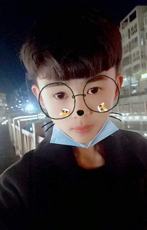 小志一个人