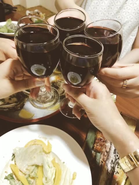 日料喝红酒这还是第一次[偷笑]哈哈…… 157       赞 2月前
