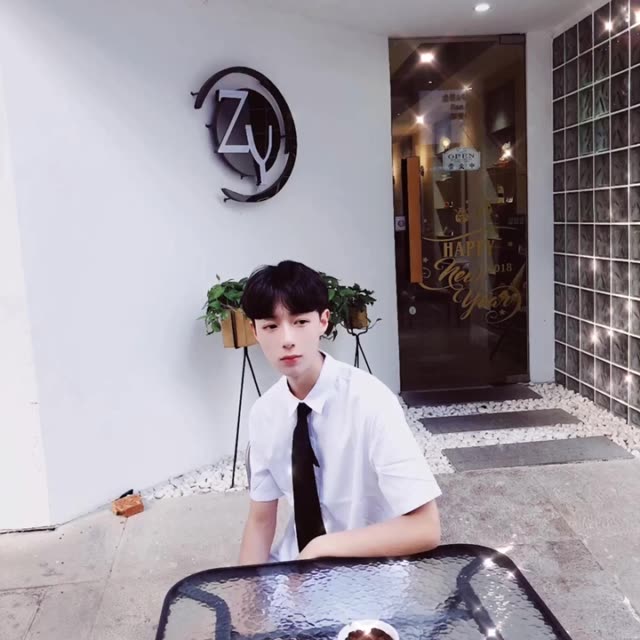 何凌轩的主页-快手直播