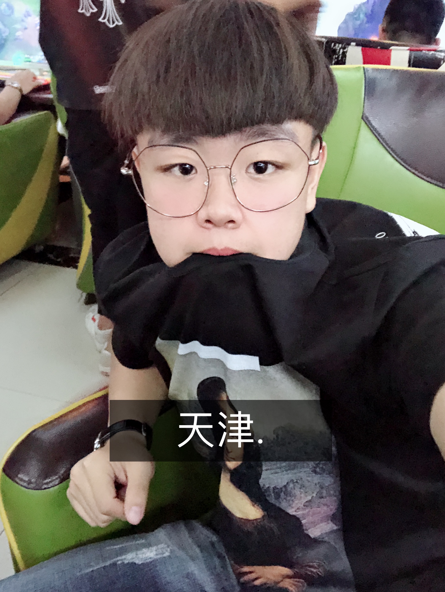 少发脾气,按时睡觉,不要乱想. 多笑笑.