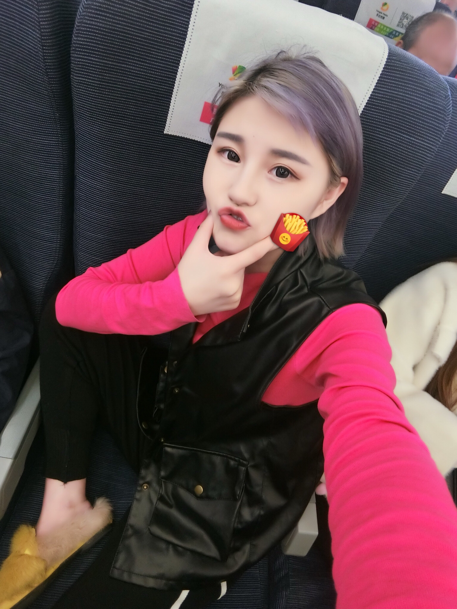 小啰莉虎牙妹