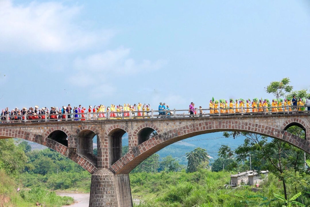 傣历1381年泼水节即将到来了 远方的朋友们勐腊县 勐满镇 勐满宏赶摆