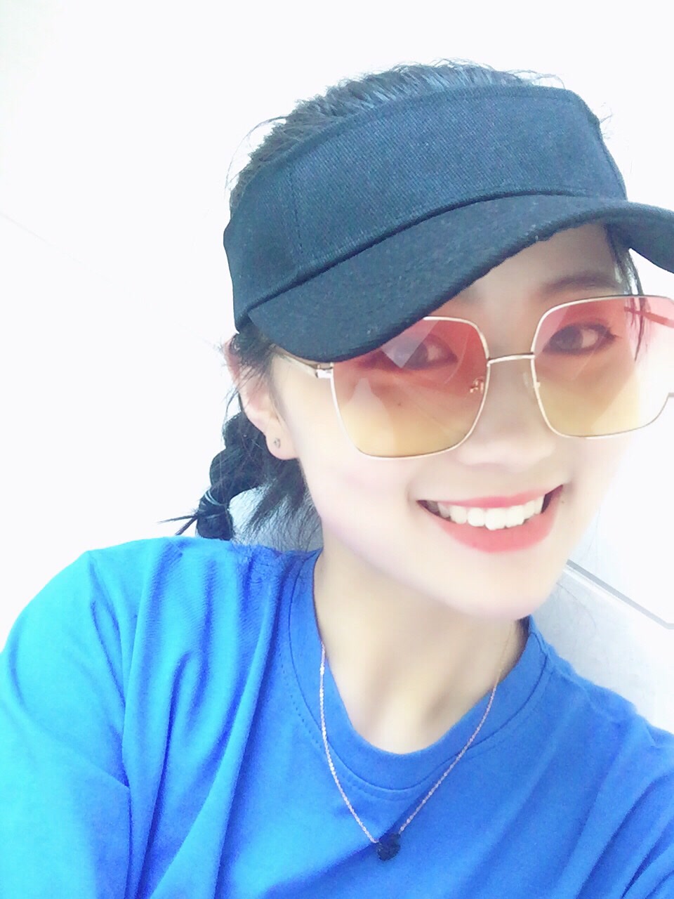 张怡萱就爱笑7815-快手直播