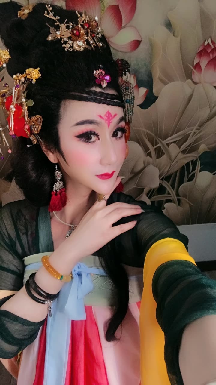 中国古典反串演员吕柯梦的快手直播