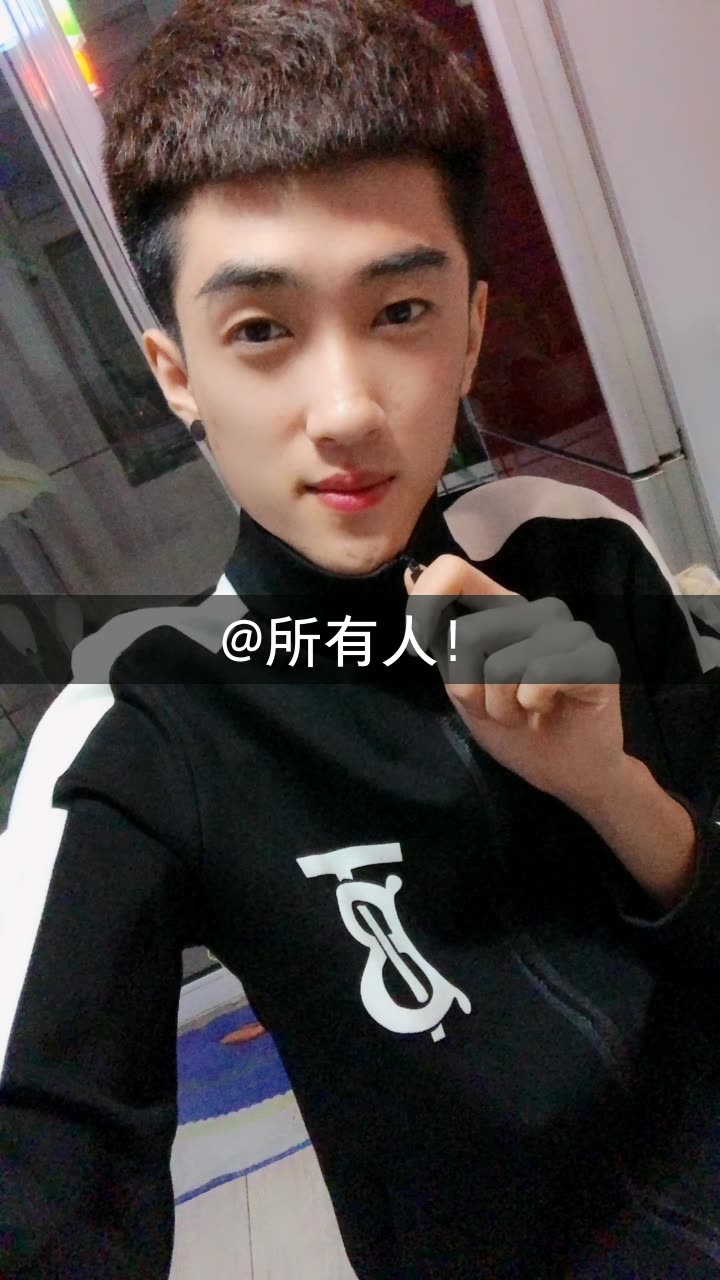 记录世界 记录你#676767佳楠99佳5月25周年庆的快手直播六爷