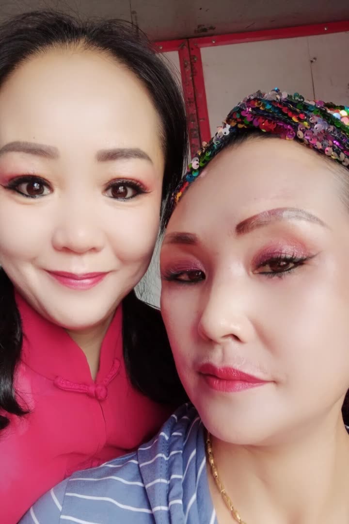 艺人李素云的快手直播