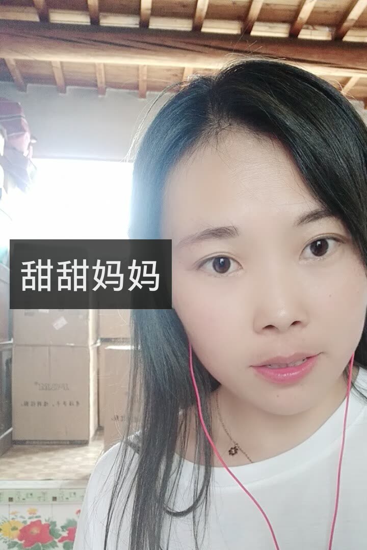 甜甜圆圆宝贝吖小号的快手直播