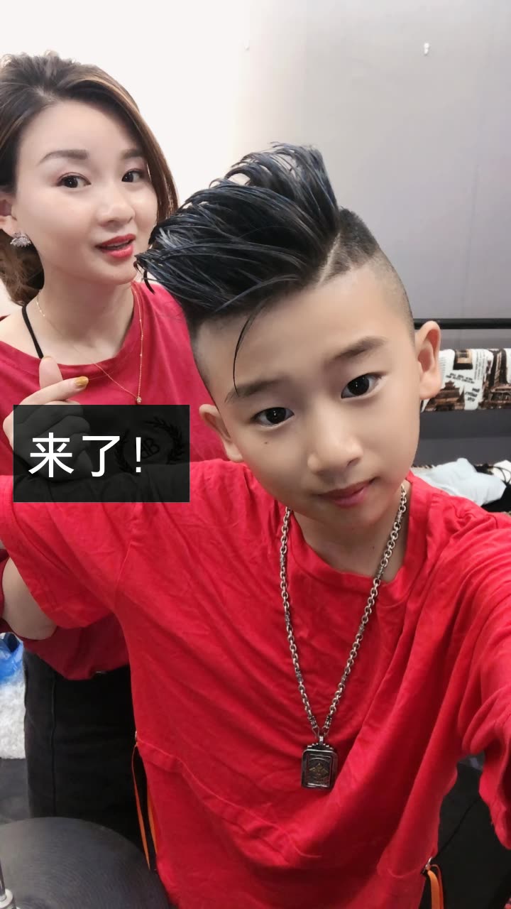 鼓手09小天一冲500w的快手直播