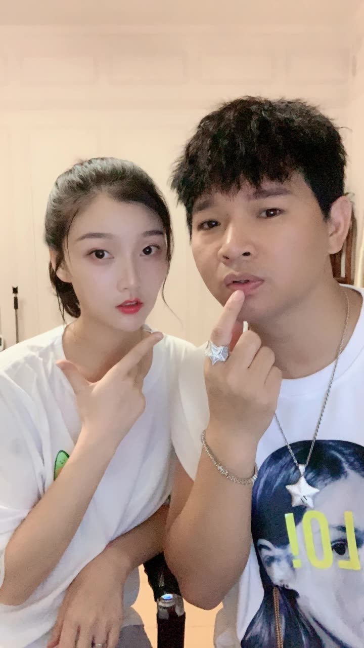 我正在快手看 歌手冷漠 的直播,一起来看!