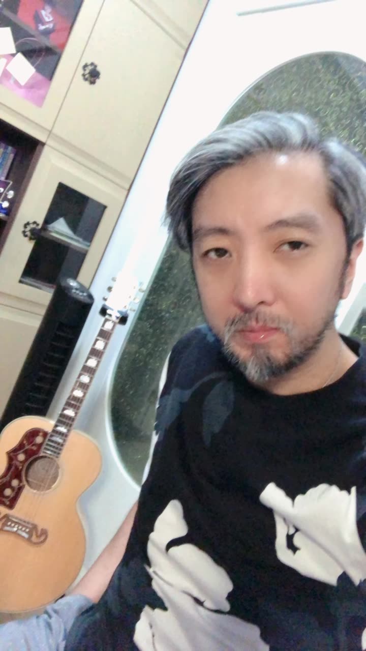 王童语音乐唱作人的快手直播