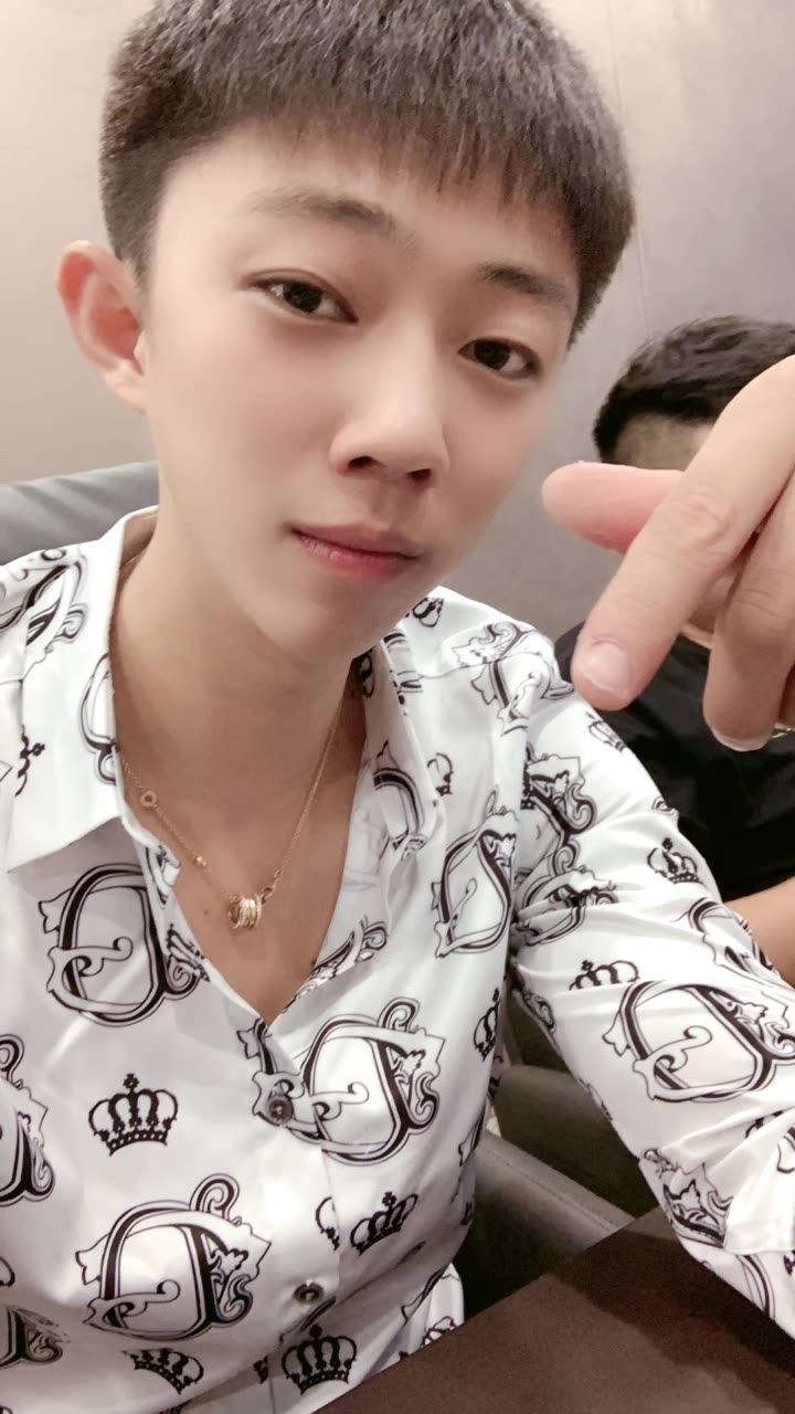 亿人健哥dz!的快手直播