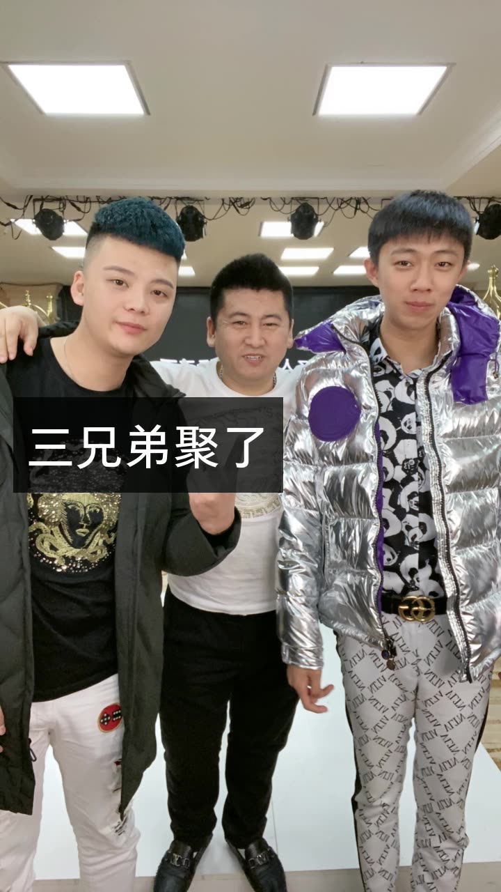 亿人忠哥(fly)的快手直播