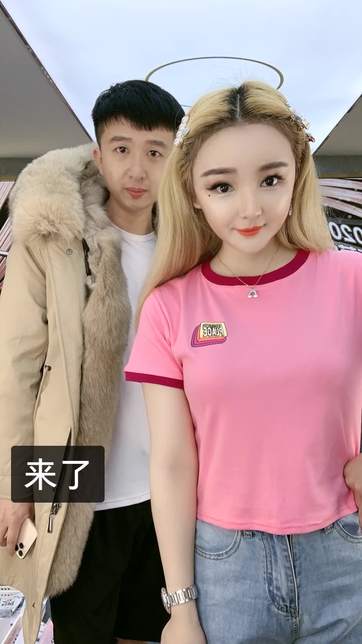 娃娃(服装源头工厂)的快手直播