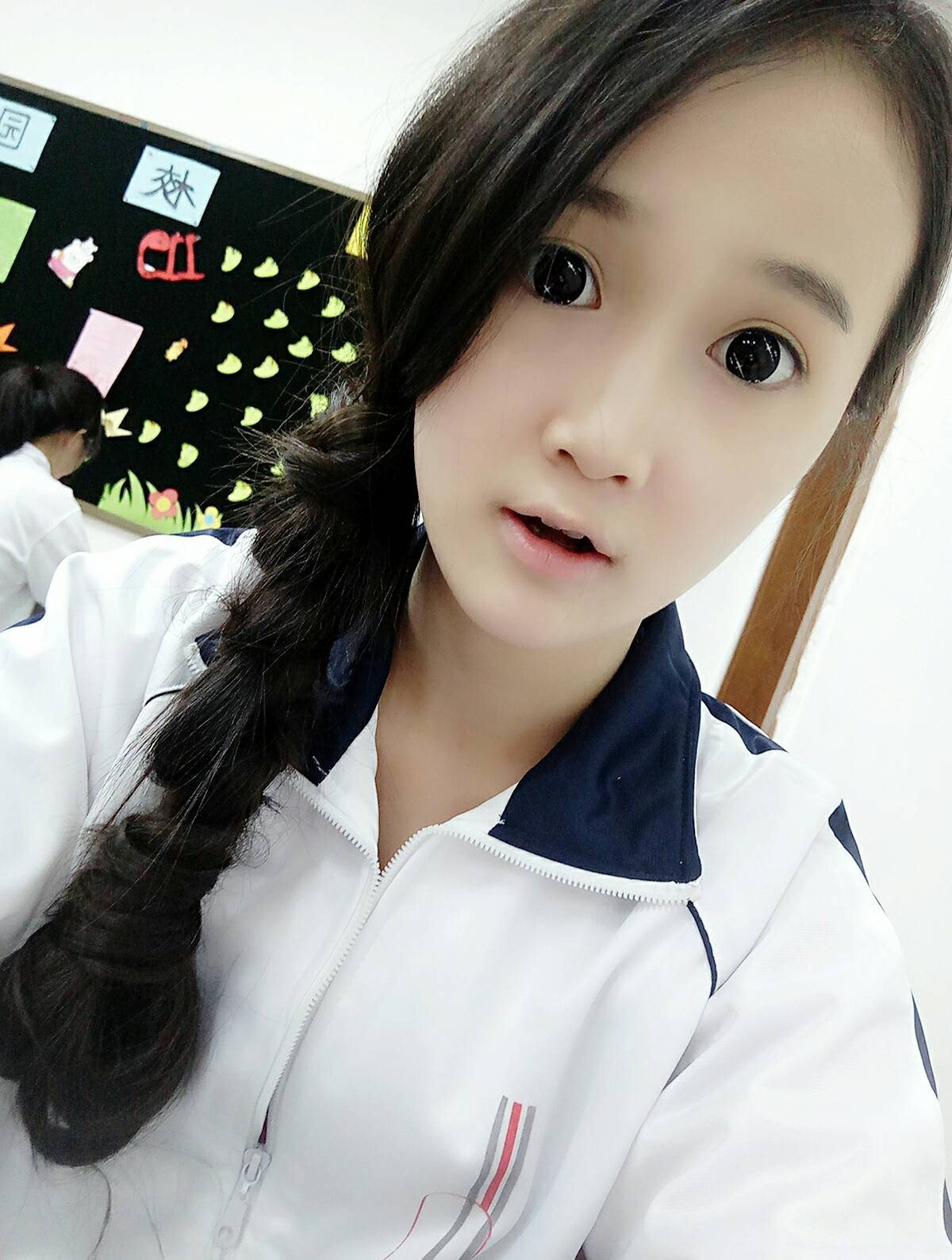 1k 0 1年前 回复 笑像路人 _:回 回复 朱嘉慧小可爱:我一愿意,要你管