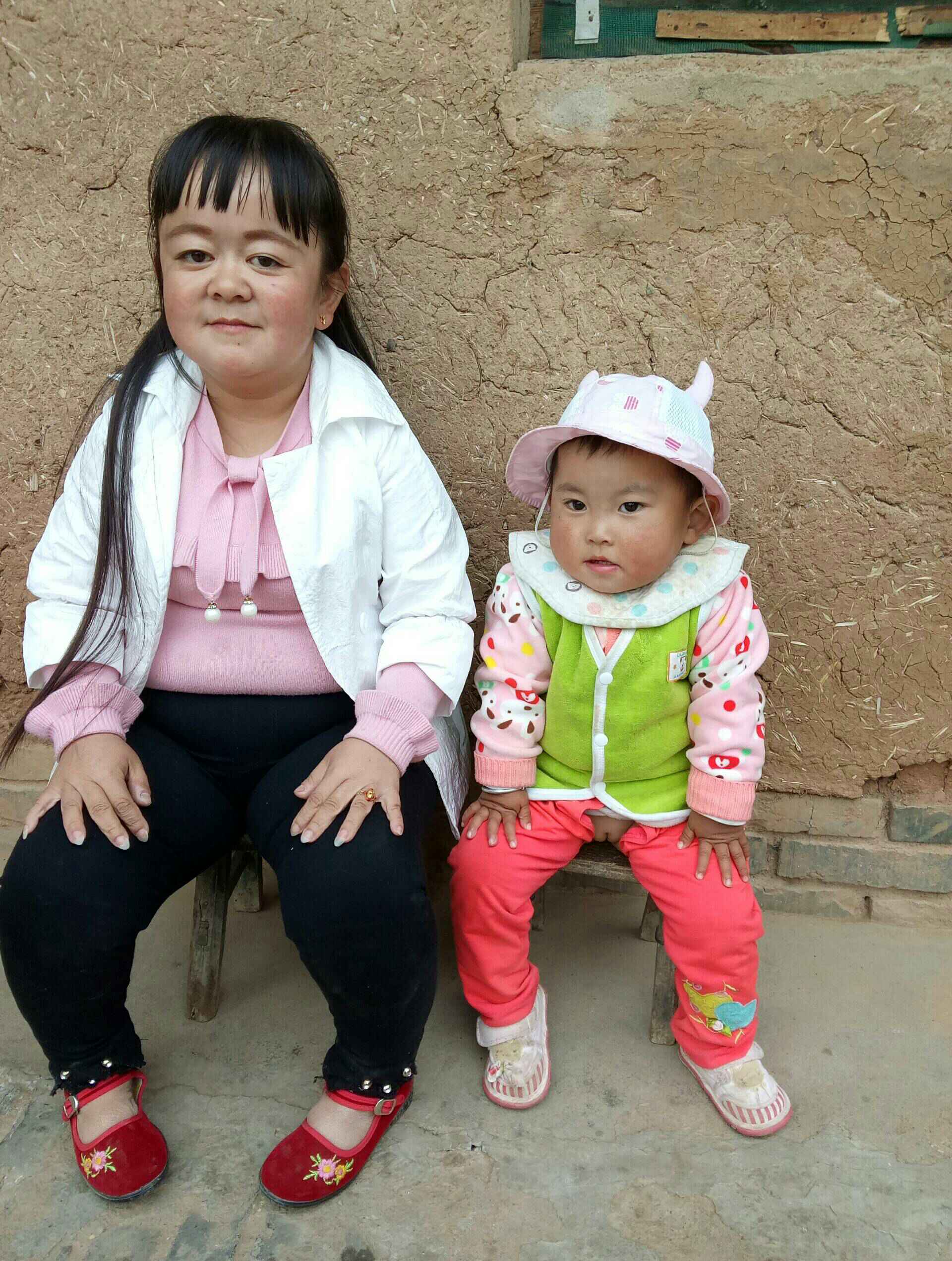 看我女儿学我做动作了,我怎么她就怎么 2年前