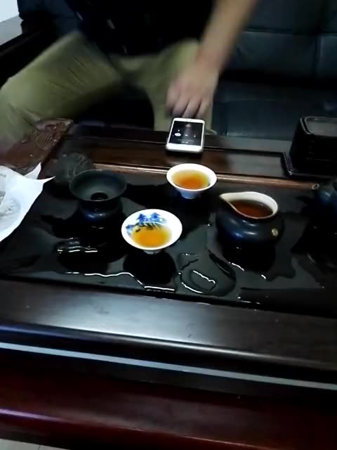 兄弟一起喝茶 2年前