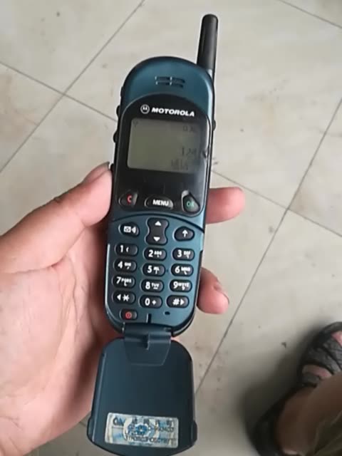 摩托罗拉lf2000小下翻盖 2年前