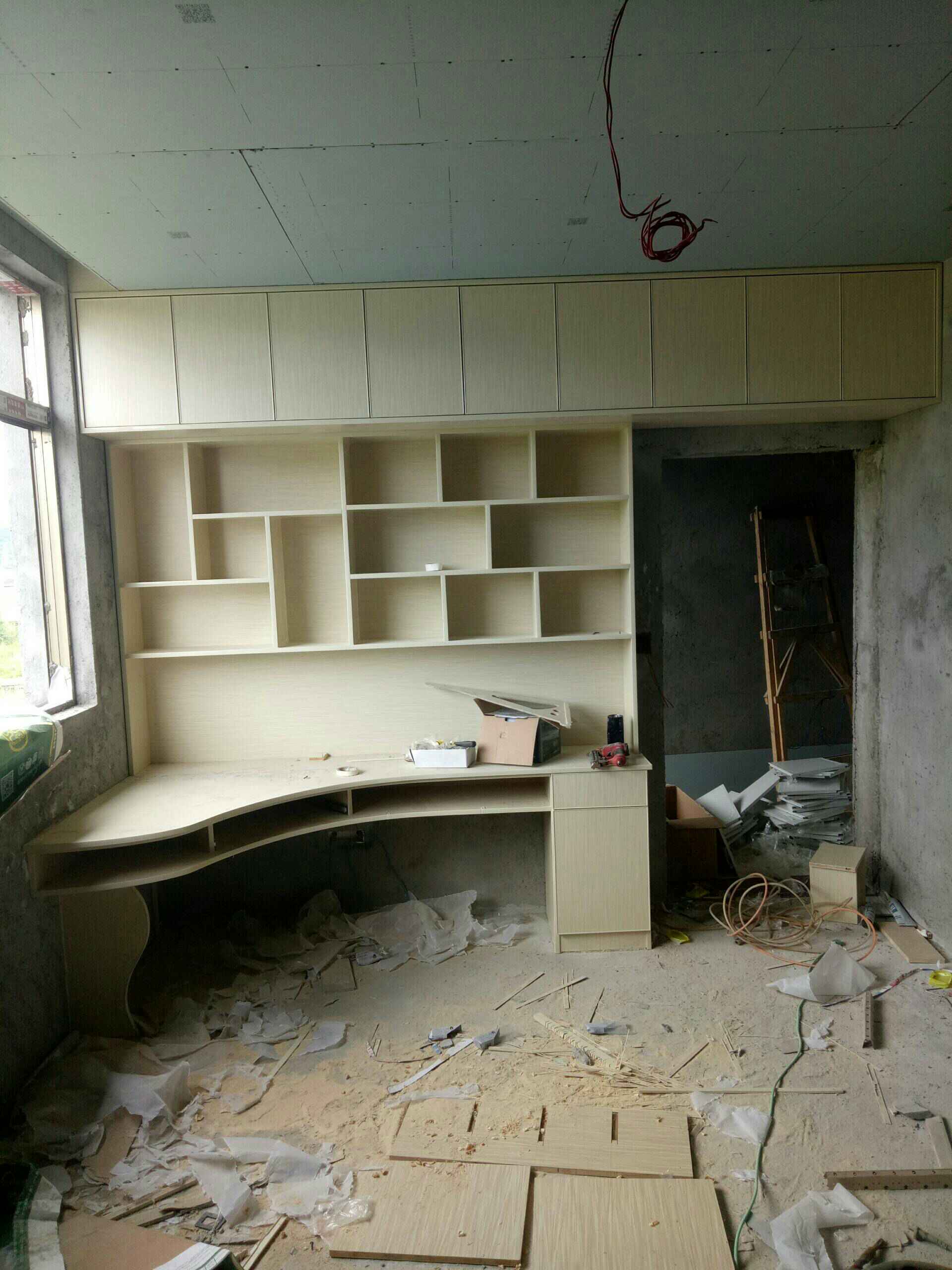 电脑桌书架吊柜一体! 2.