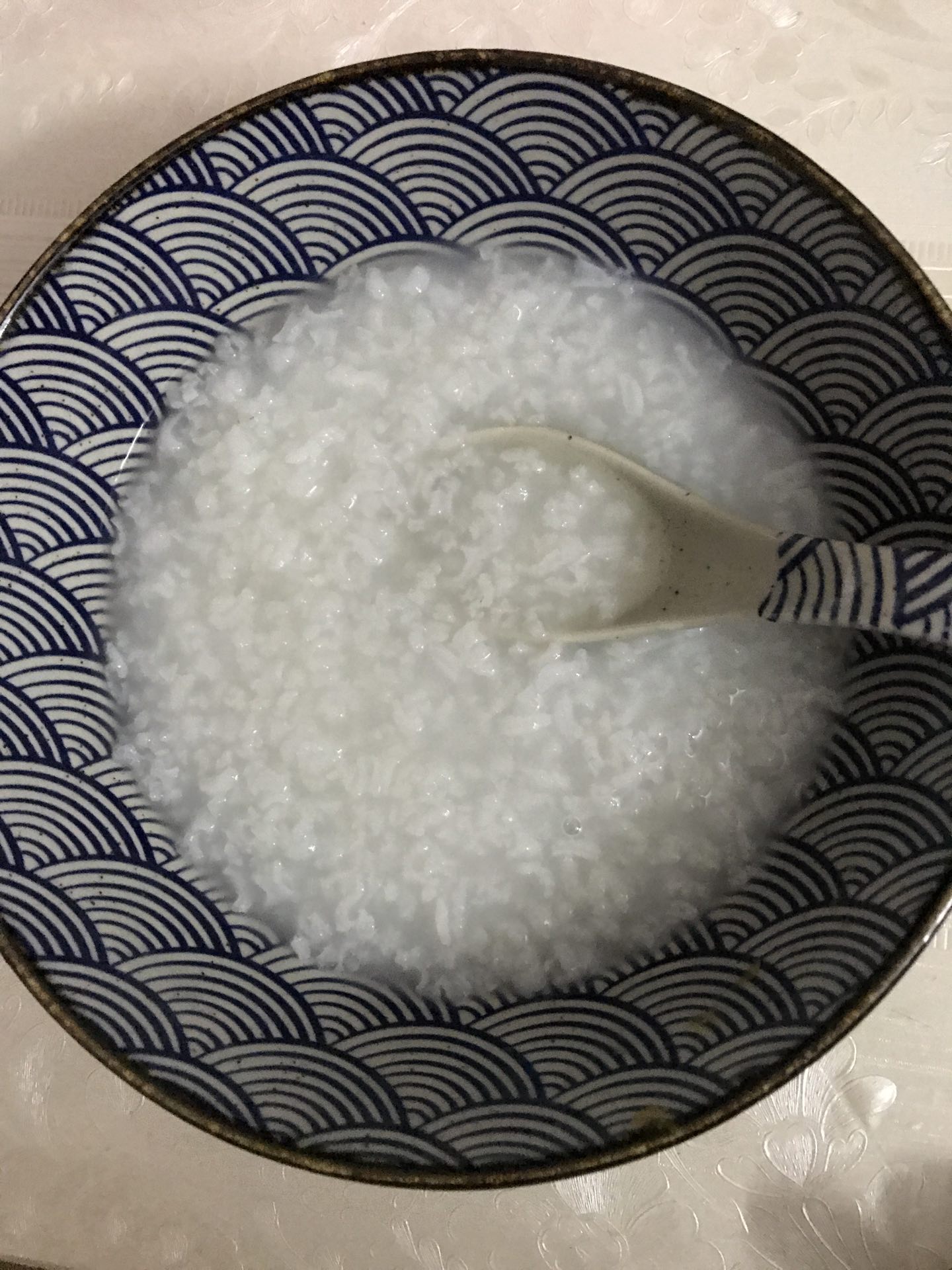 吃多了油腻大餐,喝一碗清粥足矣 见惯了人心冷暖,多喝点冷水就好 2年