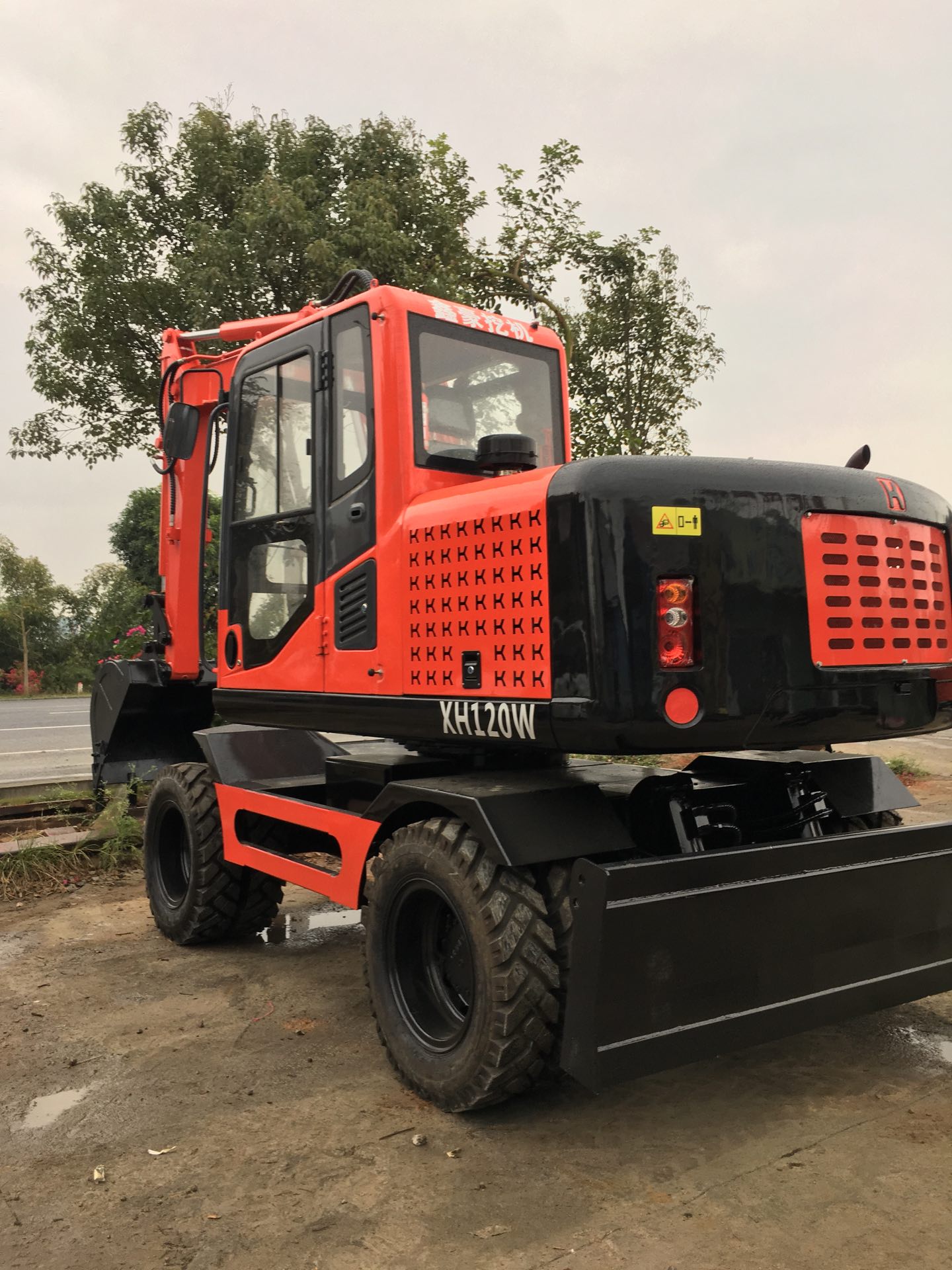 24鑫豪轮式挖掘机 25的主页-快手直播