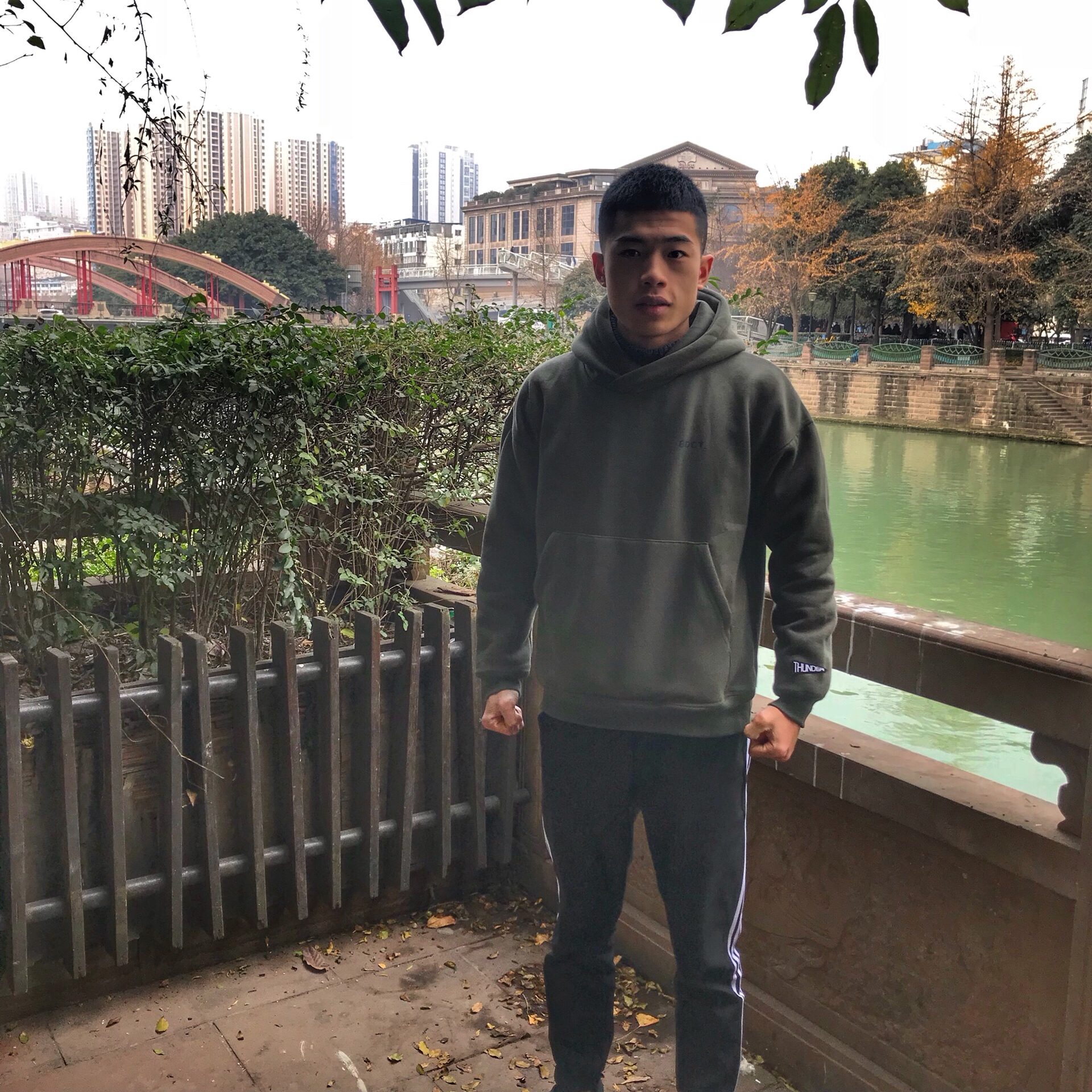 做优秀男人,交实在朋友,爱正经女人!