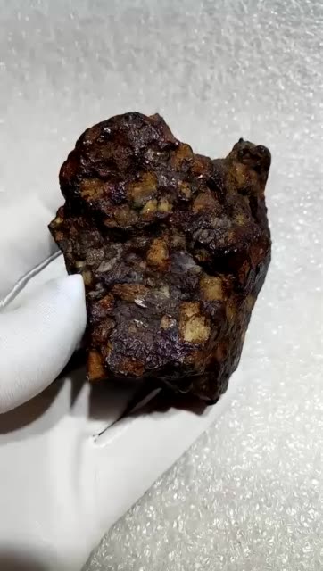 510克阜康橄榄陨石 179       赞                   评论