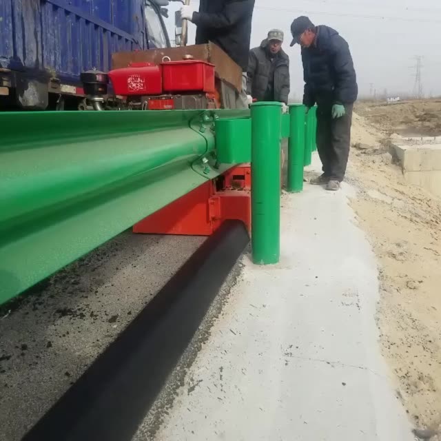 迁曹高速沥青砂拦水带施工 6269        赞                   评论