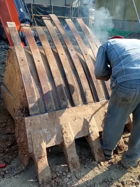挖机挖掘斗加固焊法图片