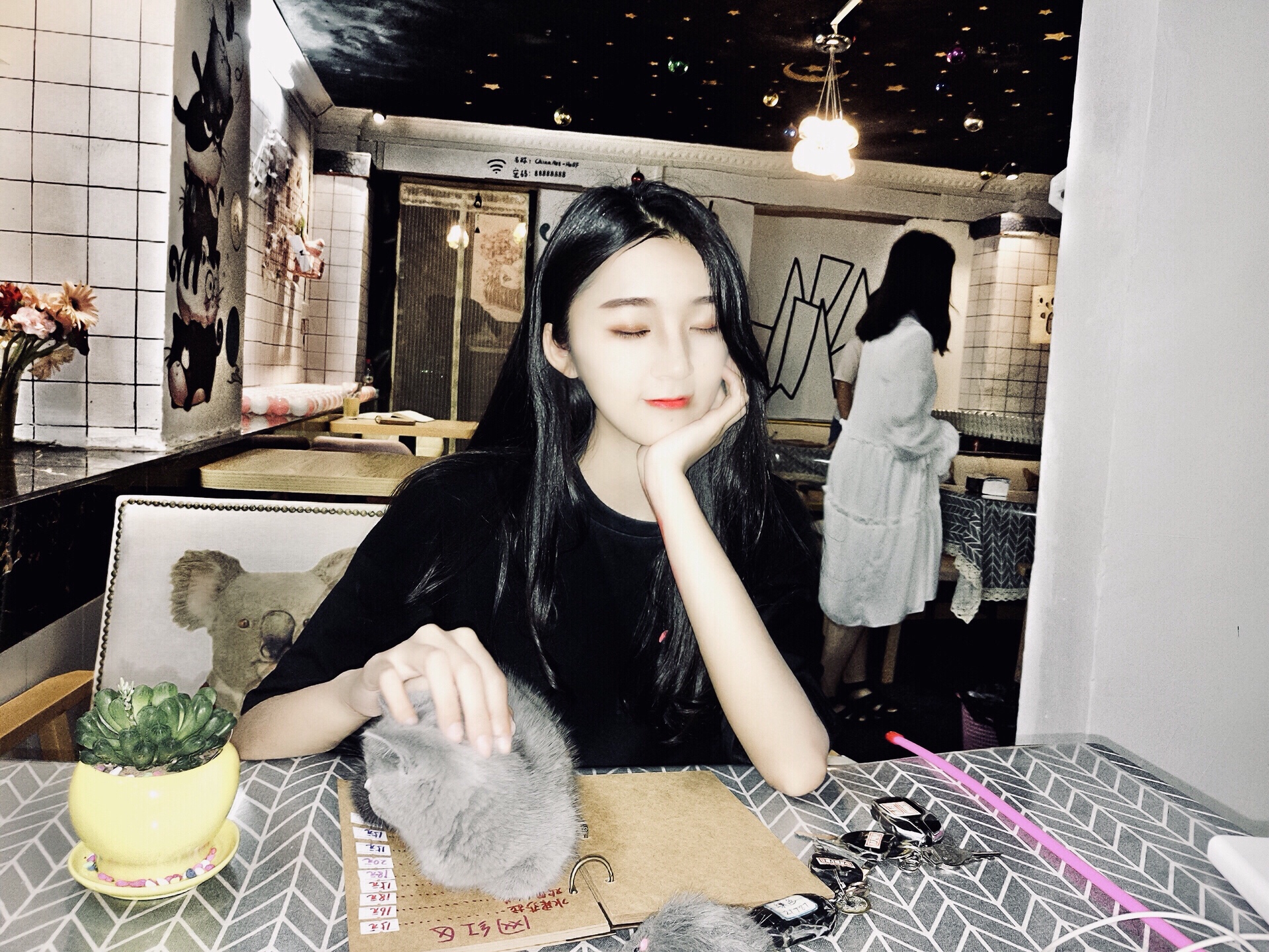 雪莉嘿8天前 24 482 5.0k 0 女神 8天前 漂亮 美 附中门口的猫咖!