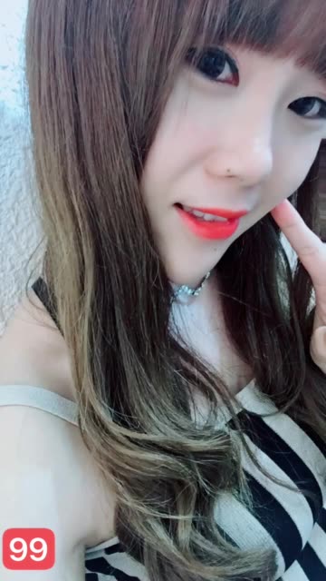 我需要你们的双击祝福哟,还有你们去关注一下 @爱唱歌的小九妹!