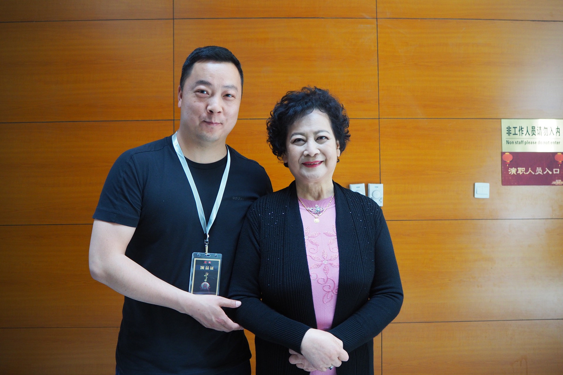 有幸和左大玢老师合影留念!她是湘剧第一位梅花奖获得者!