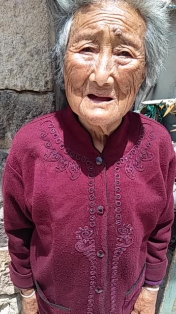 90多岁的老太太 5299     142 赞                 92 评论