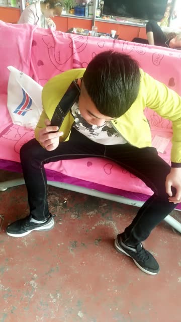 世上萌萌千千万,但是发型不能乱     @-抱紧lyr(o525822570) @小旋风