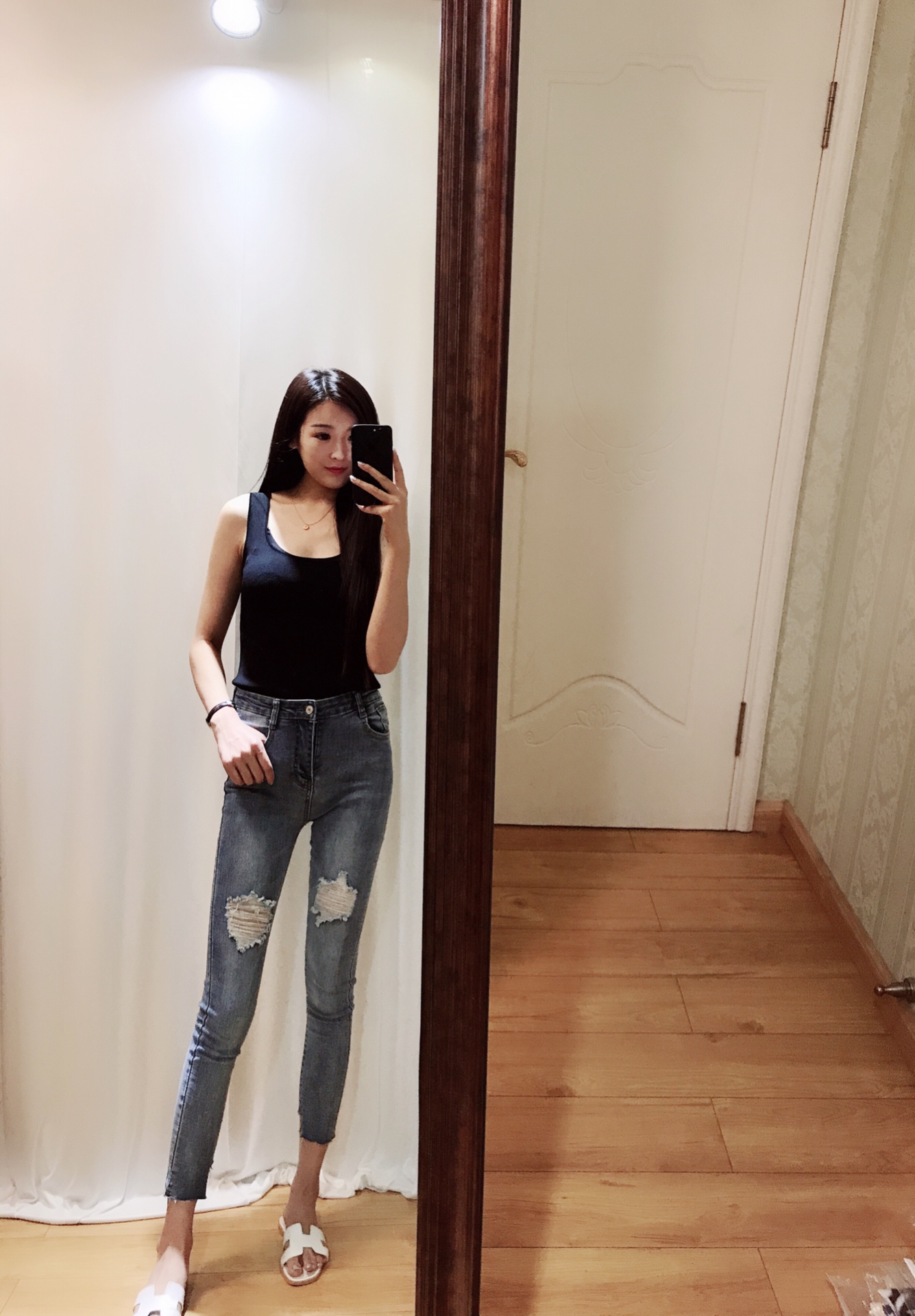 对你好的人比较容易 可始终待你如初的人很难  @徐霸道(o92366664)