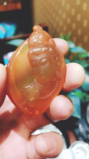 收藏多年的杜热戈壁籽料红宝石光观音,石质干净完美 523        赞