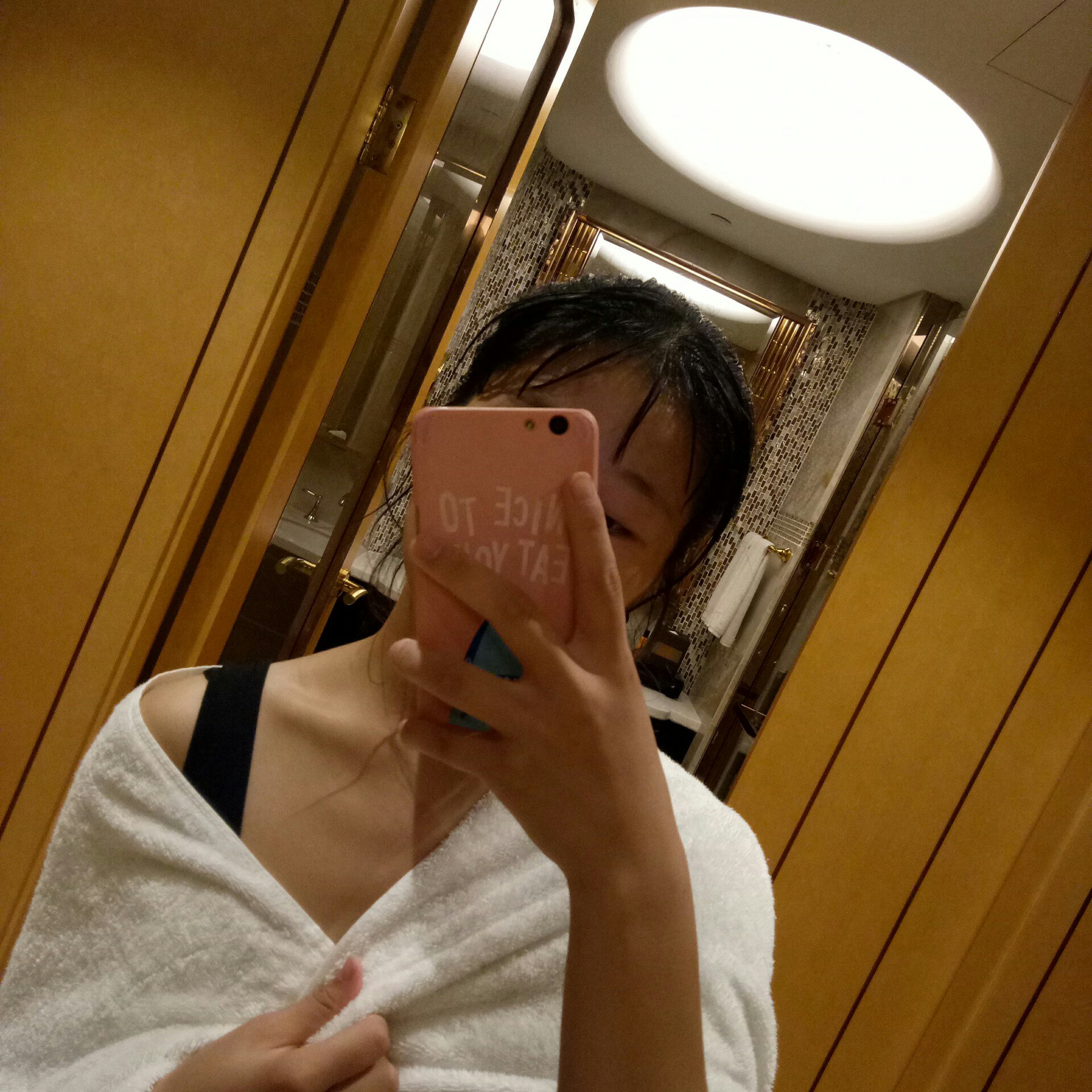 双手环胸是我的一贯动作  因为没有人牵 568     45 赞