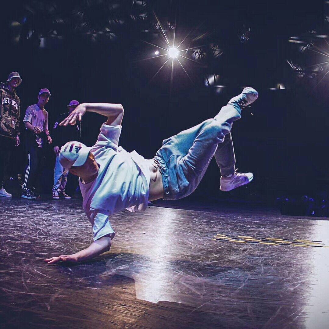 bboy#breaking a何奕然的快手