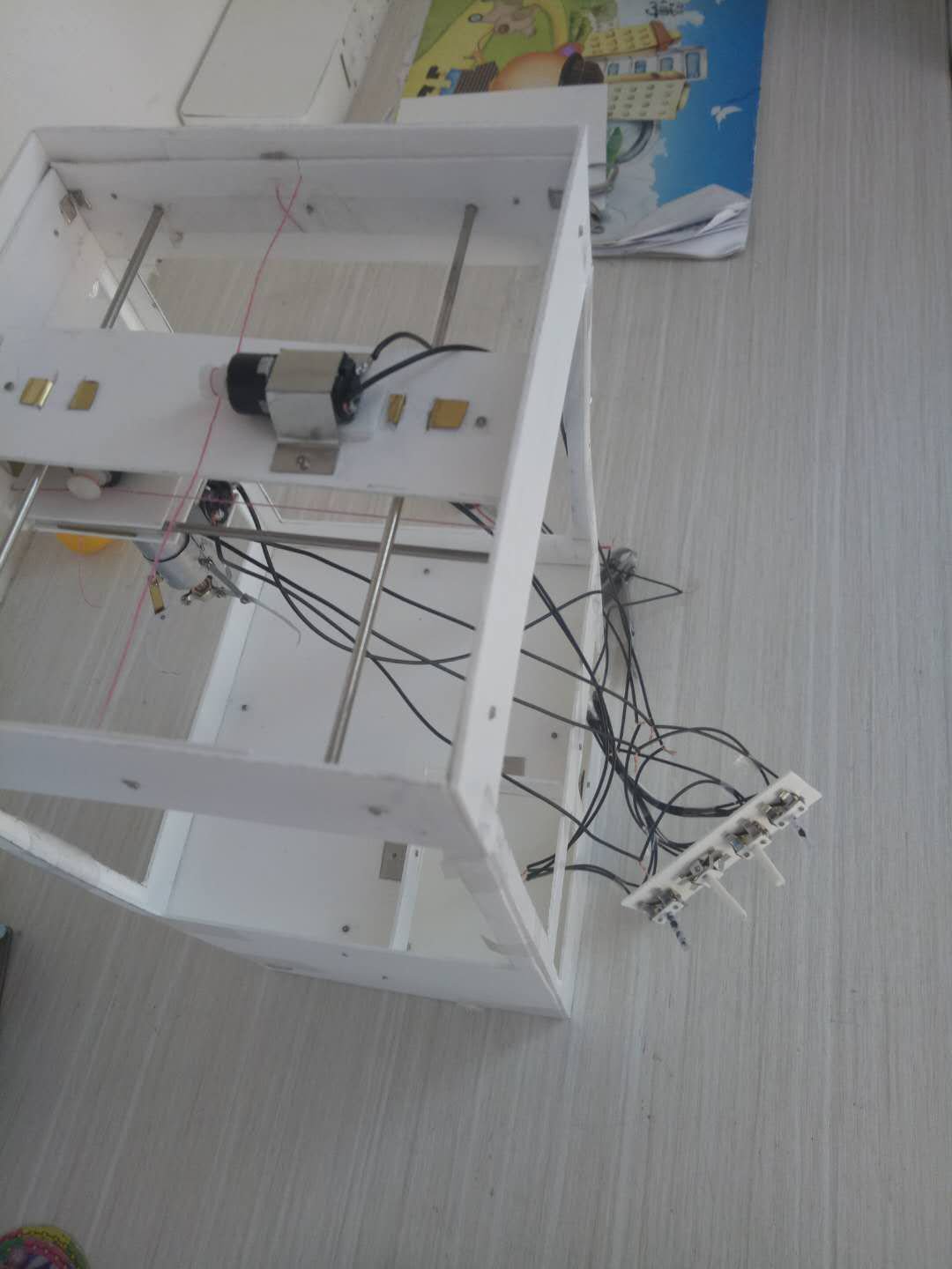 迷你抓娃娃机部分内部图 2234        赞                   评论