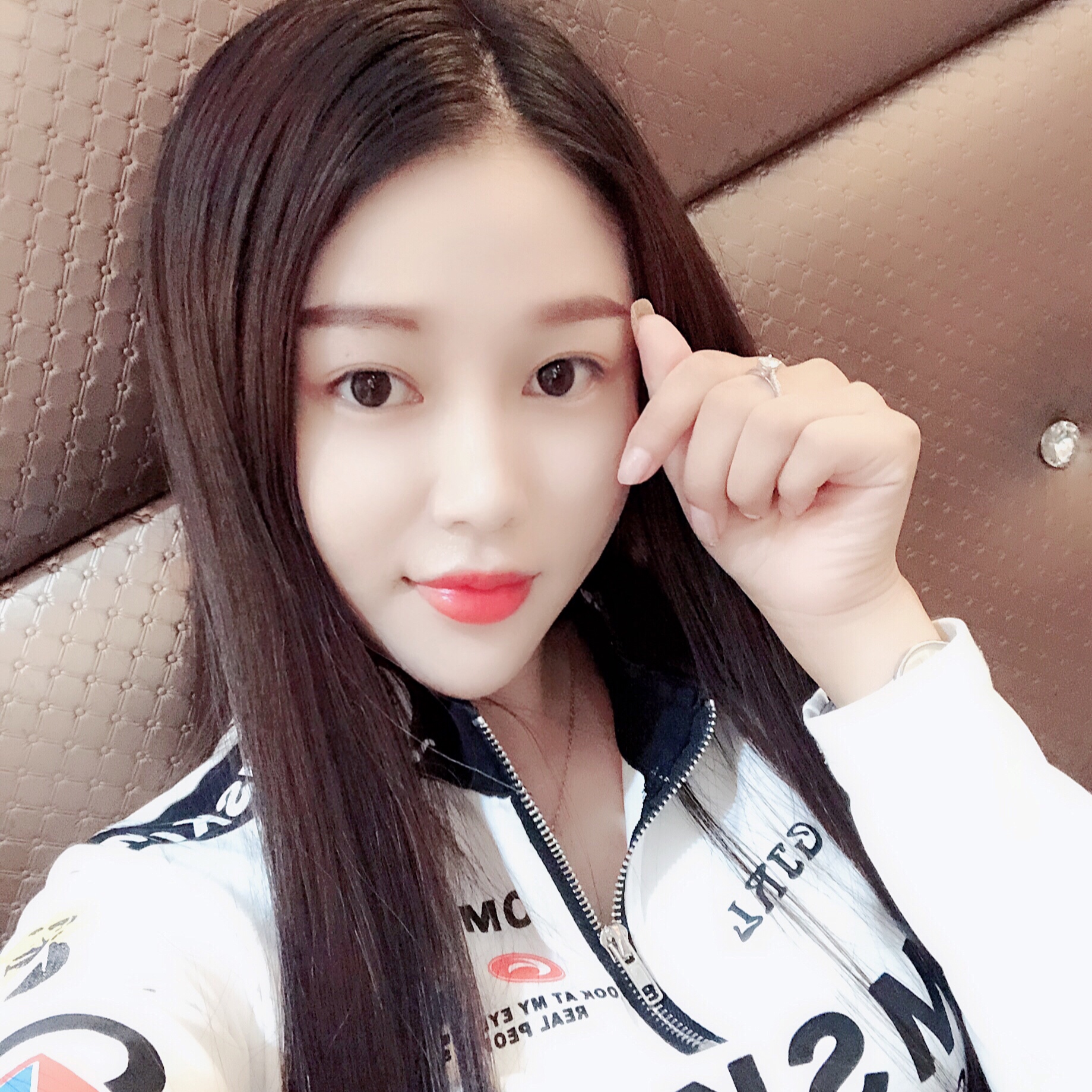 徐雯雯 . 95的主页-快手直播