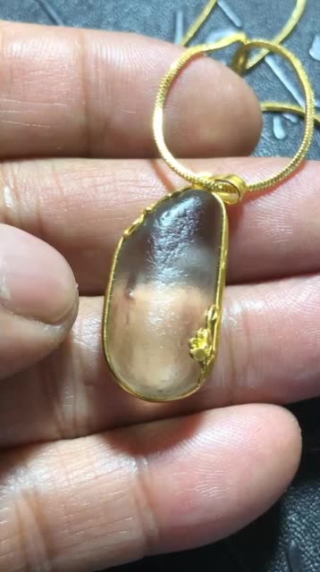 黑宝石光原石纯金镶嵌!