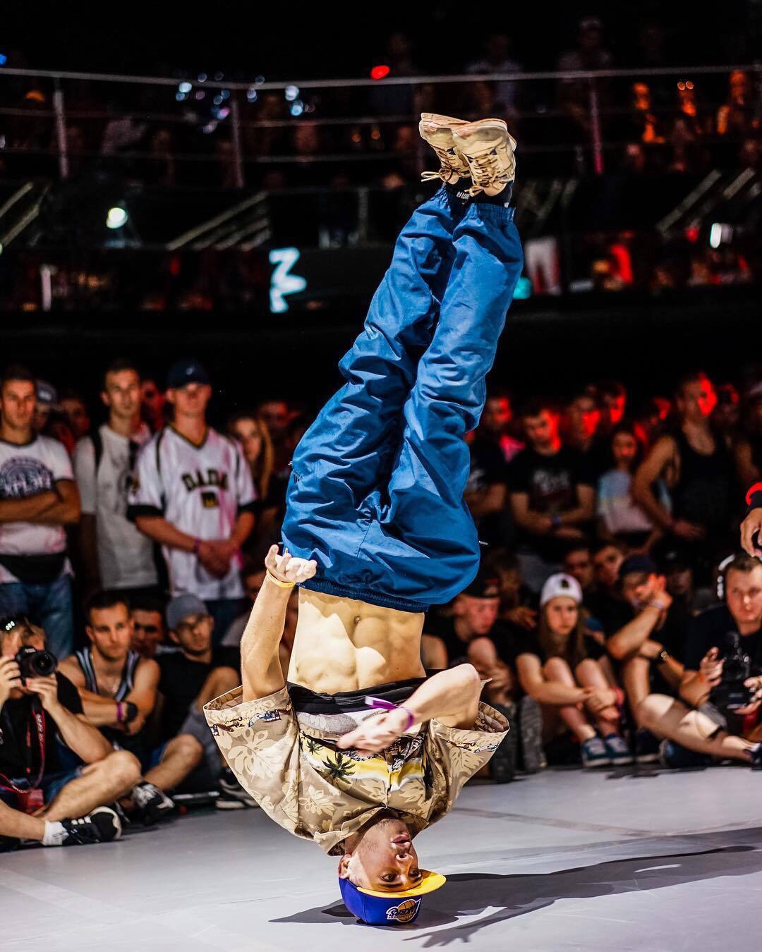 breaking##bboy#早安 打卡 1092     54 赞                   评 