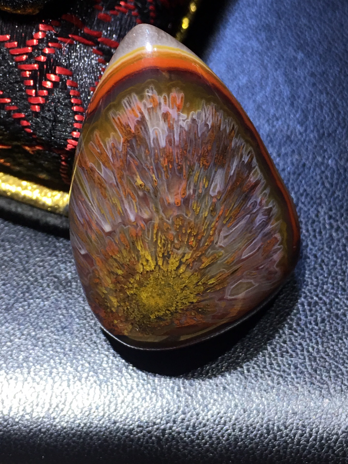 战国红玛瑙彩色发丝 202       赞                   评论