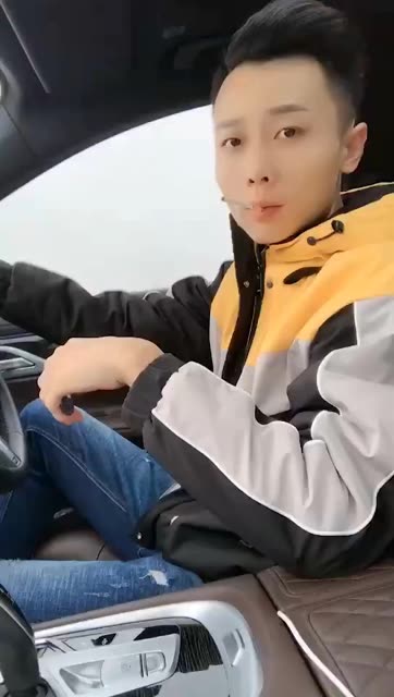 关注@小刀 gg(o27023909) 每天晚上带你们笑到没力气